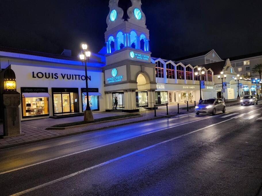 Milateo Suite Oranjestad Luaran gambar